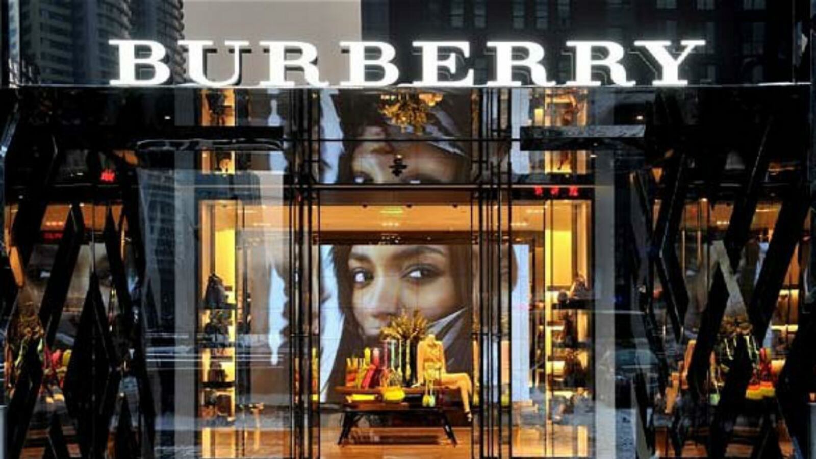 articles/2014/01/24/burberry-responds-to-toxic-chemical-allegations-carey-mulligan-jokes-about-destroying-oscar-dress/burberry_tyrwb3