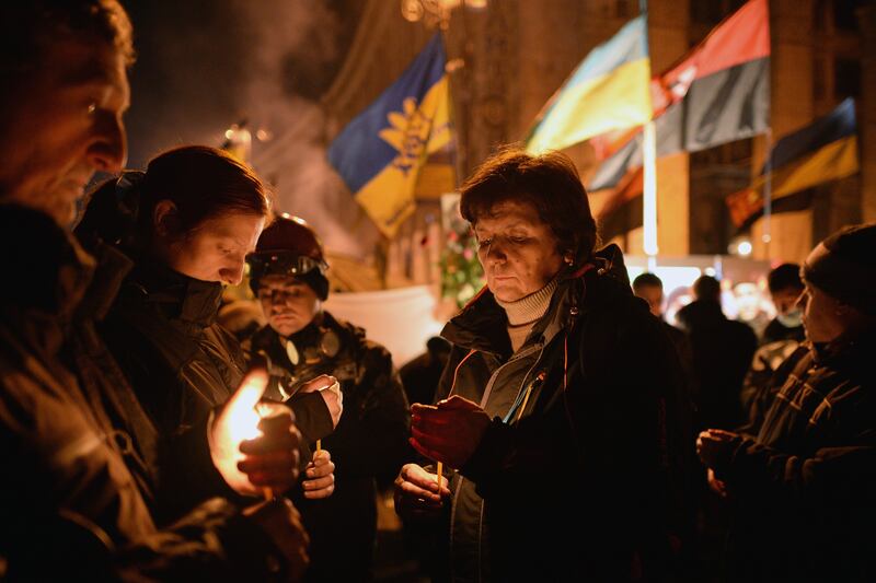 galleries/2014/02/18/an-all-out-battle-erupts-in-ukraine-photos/140220-ukraine-gallery-update-3_uuj1gd