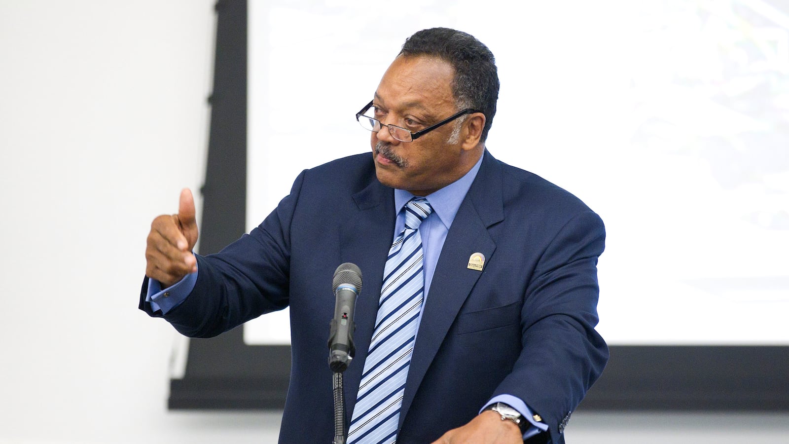 articles/2013/02/21/it-s-all-in-the-jackson-family/it-s-all-in-the-jackson-family-image_bhkizk