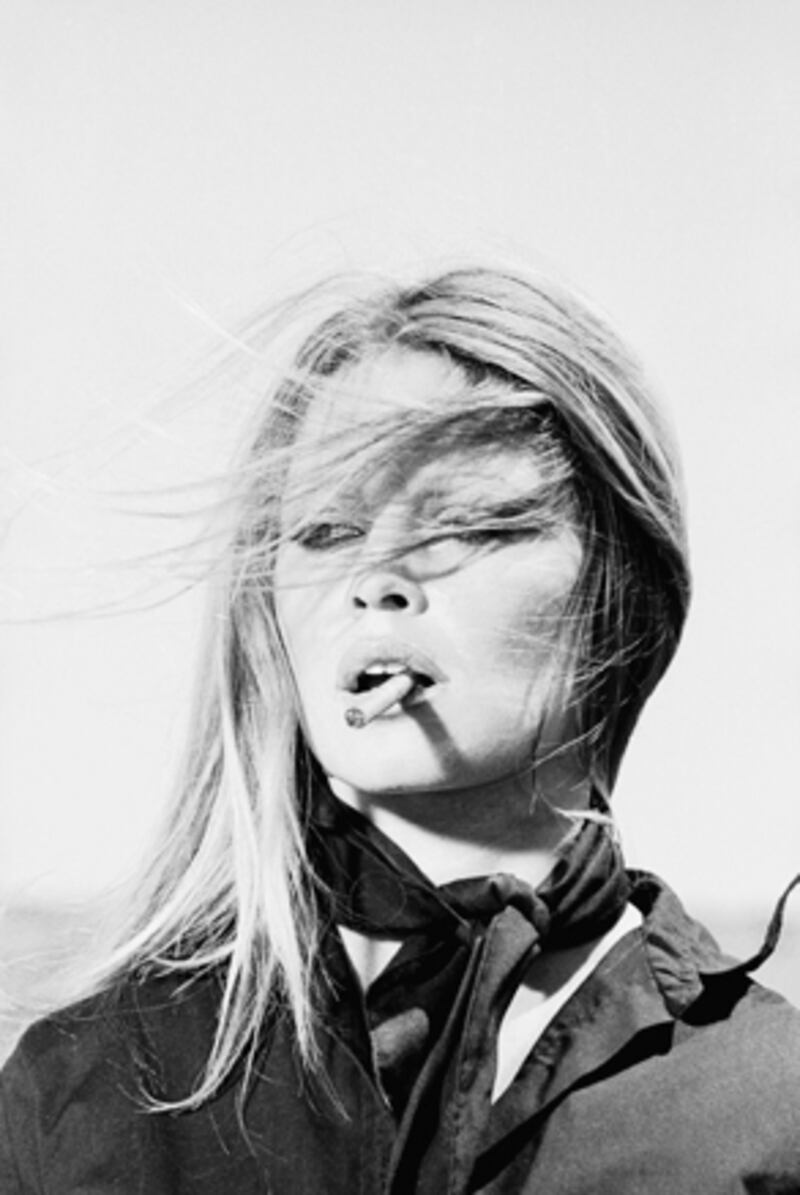 galleries/2010/06/21/smoking-femmes/french-smoking---bardot_rnh2tl
