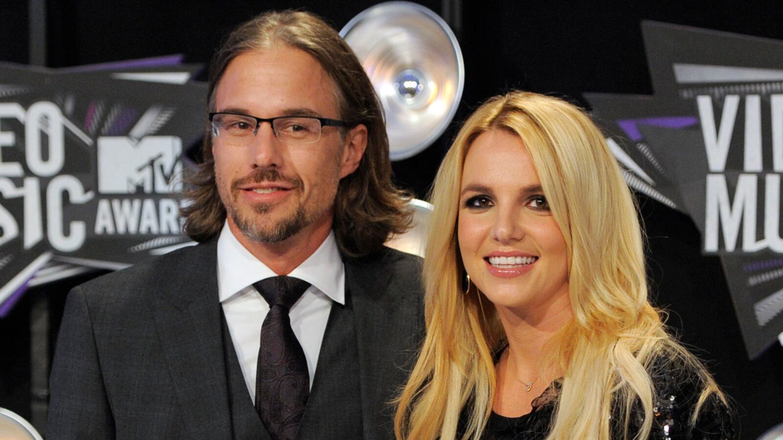 cheats/2012/04/07/spears-finace-wants-conservatorship/britney-fiance-conservator-cheat_eeick6
