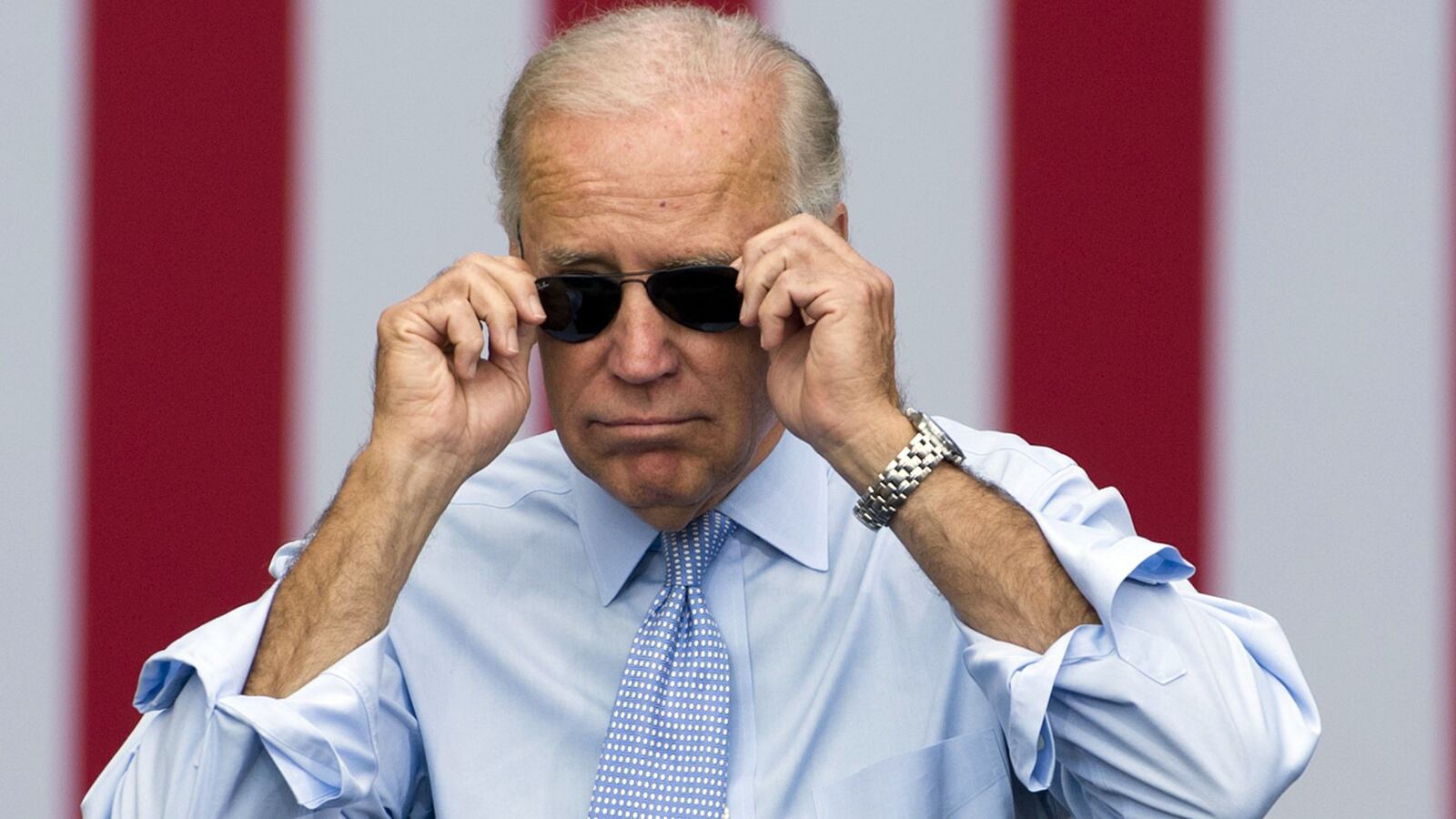 180322-lewis-biden-tease_rh63j9