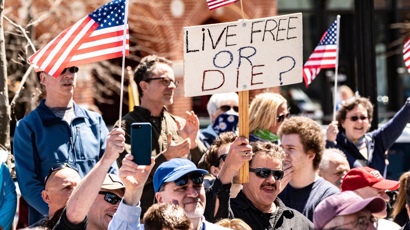 2020-05-02T163251Z_1625596219_MT1AFL125919140_RTRMADP_3_REOPEN-NH_ayxgfj