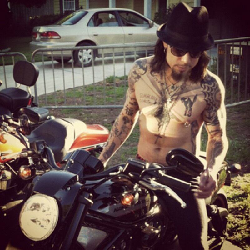 galleries/2012/05/27/katie-couric-wiz-khalifa-more-celebrity-twitter-pictures-photos/twitpics-navarro_wsx1mw