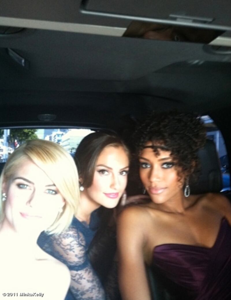 galleries/2011/09/19/emmy-twitter-pics-from-lea-michele-sofia-vergara-and-more-photos/emmy-twitter-pics-minka-kelly_xwhiln