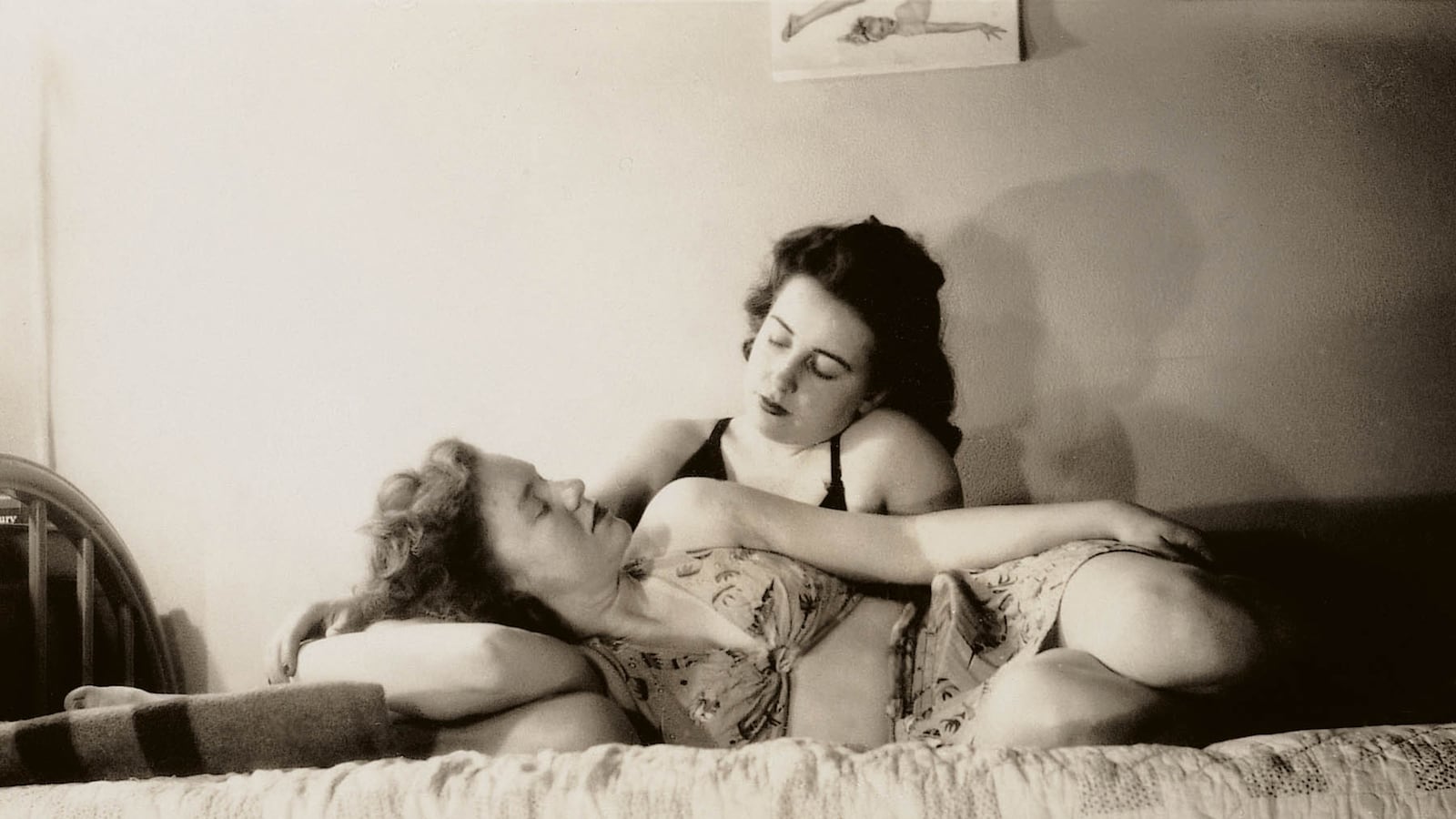 galleries/2014/05/31/vintage-photos-of-gay-pride-and-love-from-1900-1960/140529-invisibles-1_iaujqv