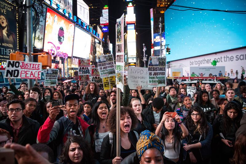 galleries/2014/11/26/day-2-ferguson-protesters-take-to-the-streets-across-the-u-s-photos/141125-ferg-8_kjzg5y