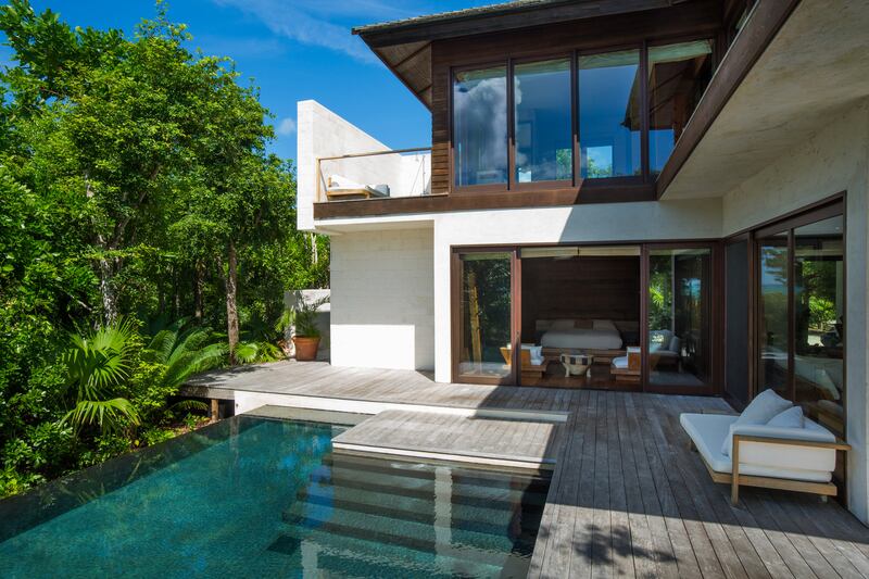 galleries/2014/11/29/omg-i-want-this-house-parrot-cay-turks-and-caicos-photos/141125-parrot-4_z61uky