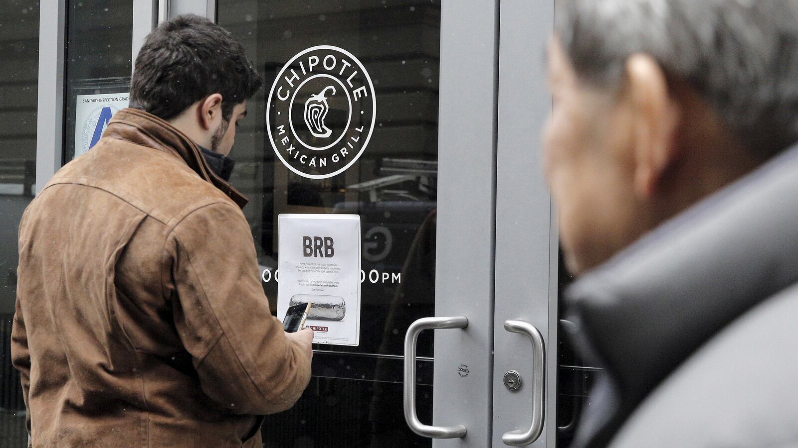 articles/2016/02/08/chipotle-says-sorry-moe-s-celebrates/160208-allen-chipotle-moes-tease_k3ucds