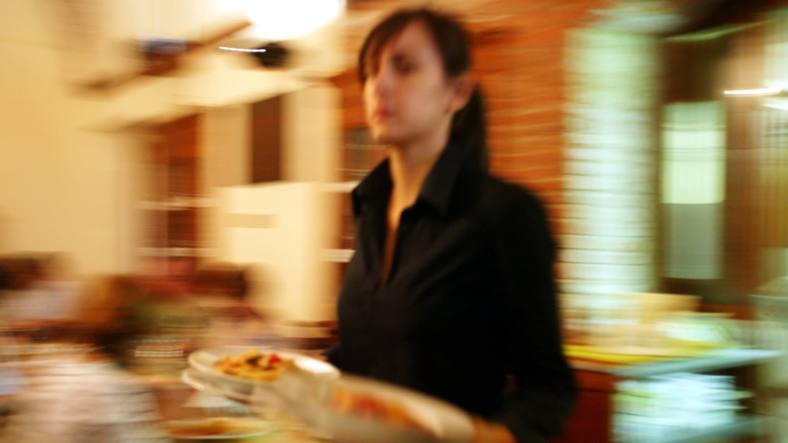 articles/2012/02/13/are-restaurants-sexist-study-finds-women-lag-in-service-job-earnings/restaurant-sexist-yarrow_spbgms