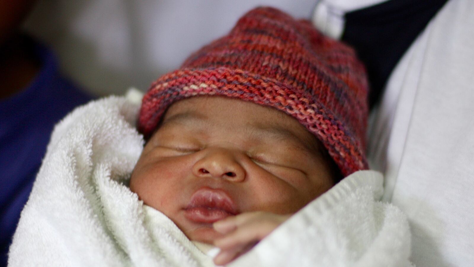 articles/2016/09/12/the-baby-without-a-country/160912-nadeau-baby-msf-ship-tease_tlxfol