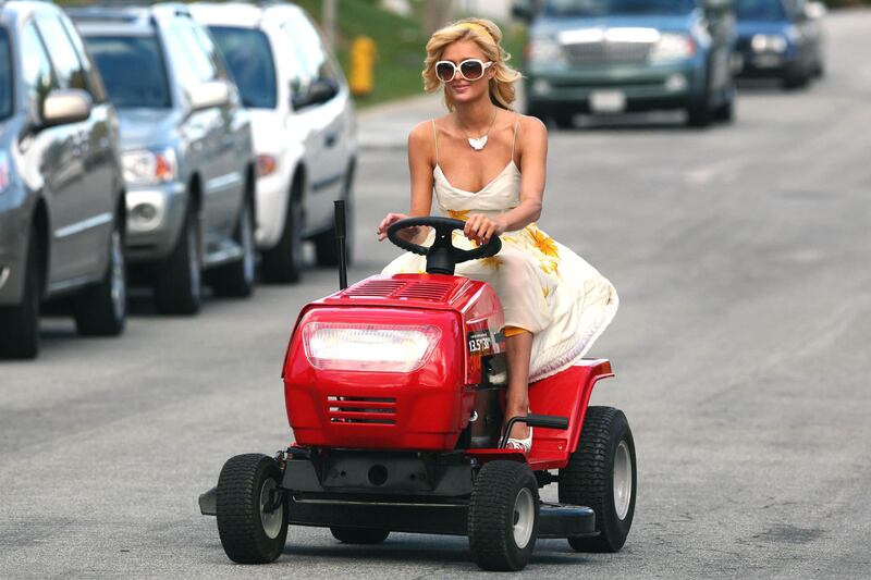 galleries/2014/02/27/paparazzi-photographers-stars-and-artists-at-the-centre-pompidou-photos/paparazzi-gal-eyewitness_paris_hilton_ac1vgw