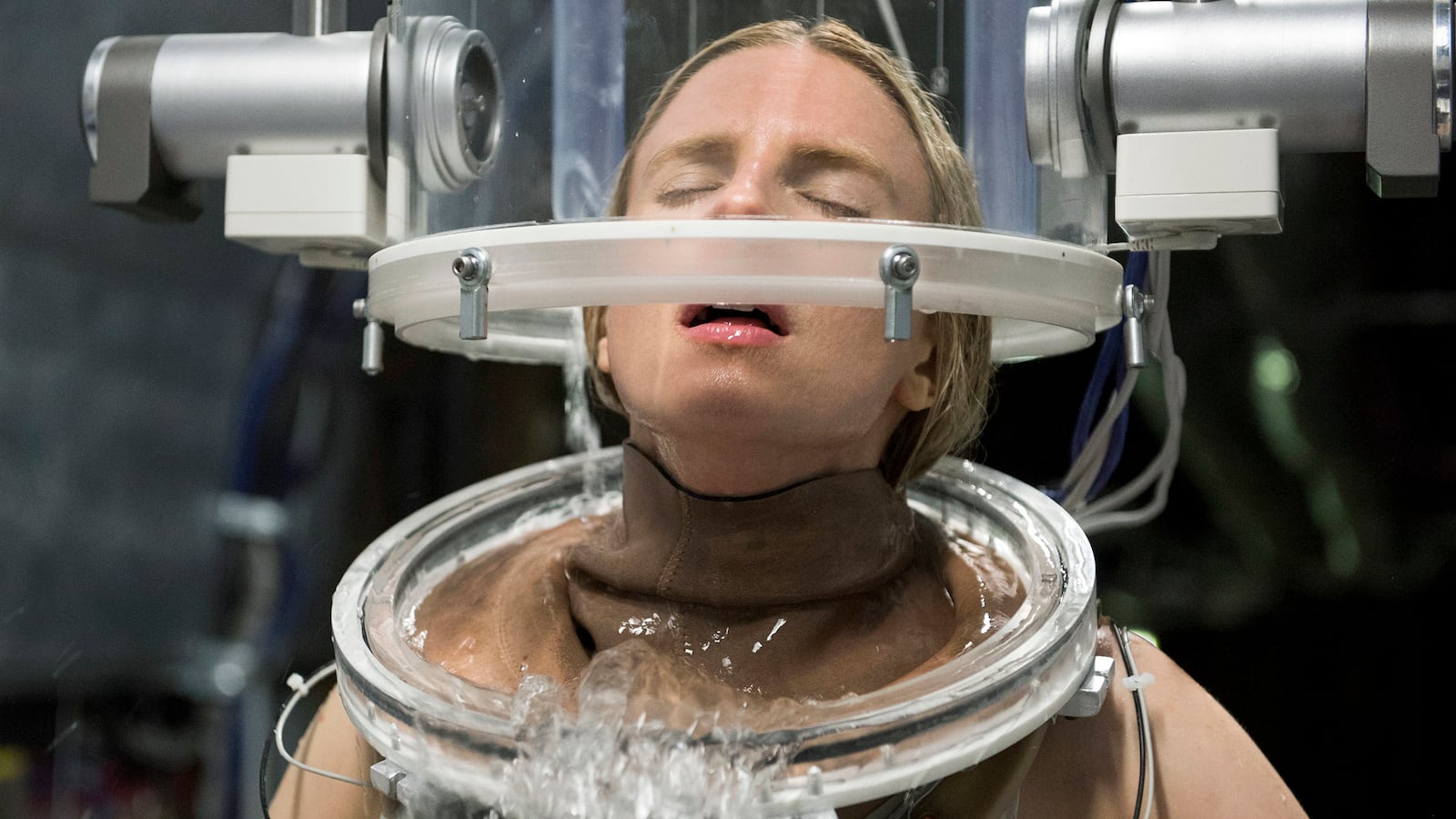 articles/2016/12/16/the-oa-review-netflix-s-top-secret-new-show-is-weird-as-hell/161215-leon-oa-tease_gtsgqn