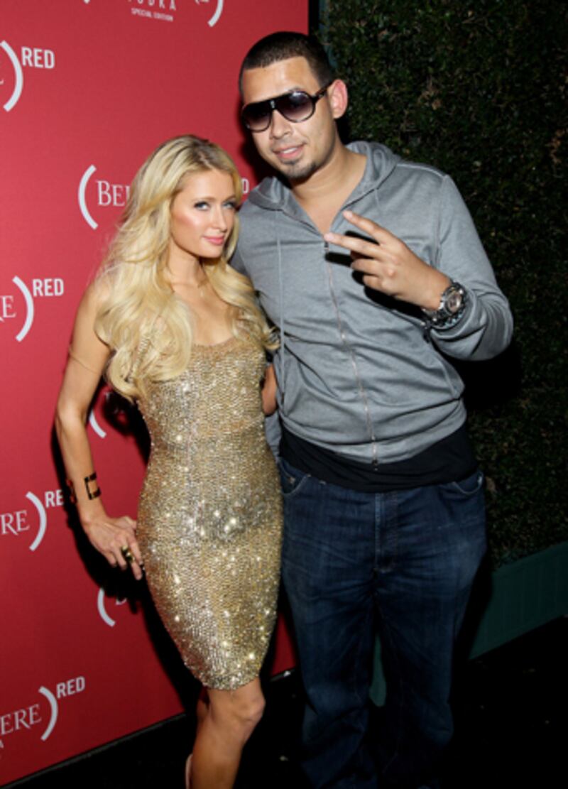 galleries/2012/08/16/taylor-swift-selena-gomez-vanessa-hudgens-more-cougarettes-photos/cougarettes-paris-hilton_mhhrdu