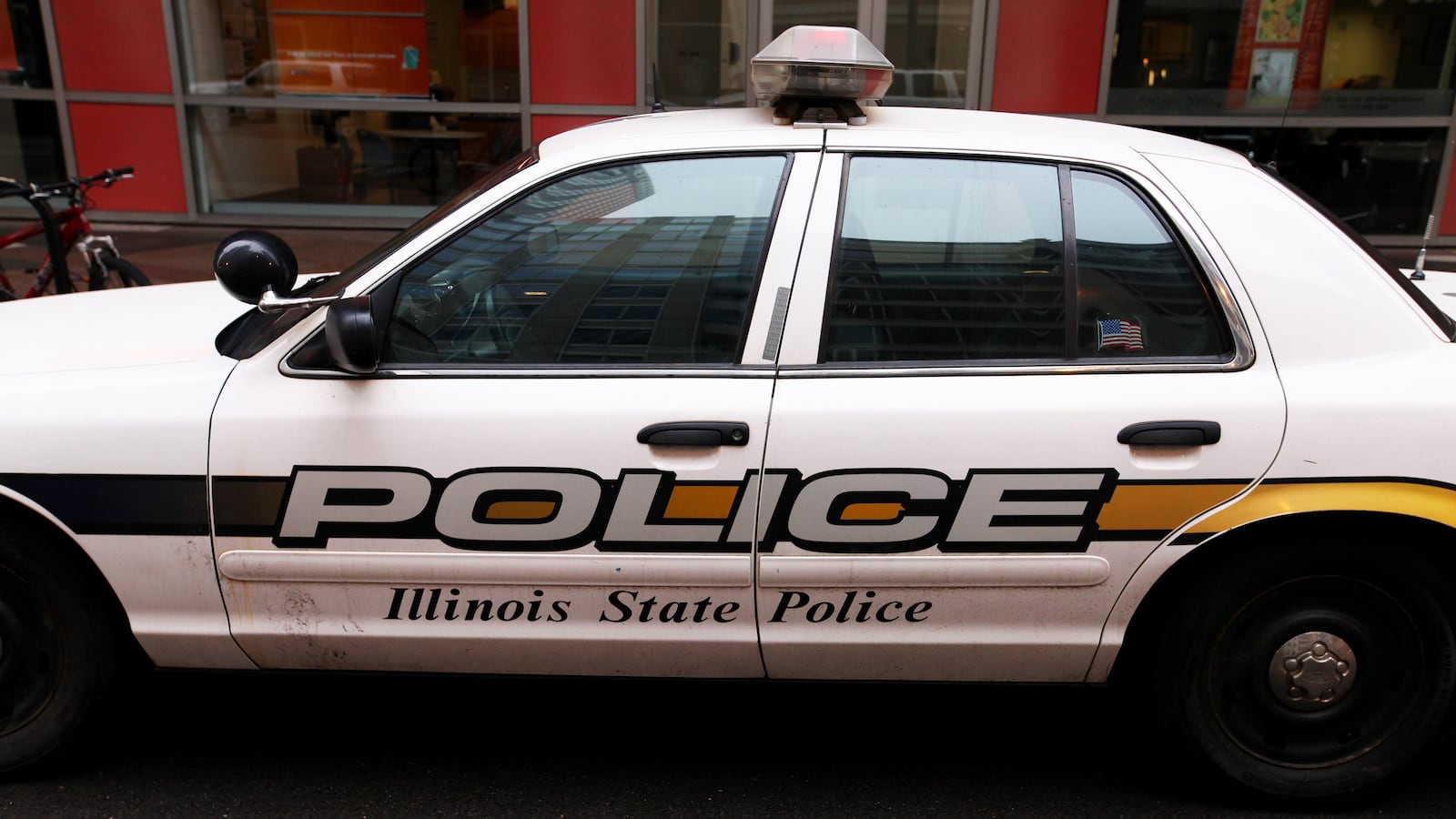 illinois_state_police_car_f57kuu