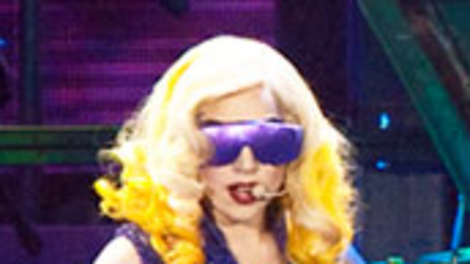 articles/2010/03/23/the-man-at-war-with-gaga/bernstein-lady-gaga_89608_l9lg47