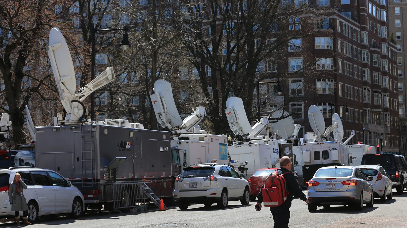 articles/2013/04/18/boston-marathon-bombing-media-errors-pile-up-as-does-the-outrage/130417-Moynihan-Media-Shitshow-tease_bw3dai