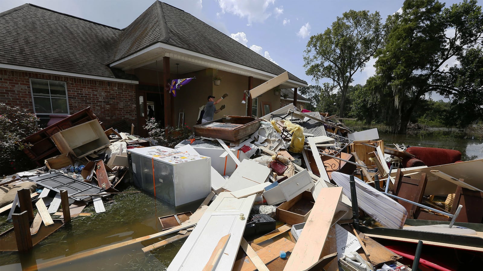 articles/2016/09/18/louisiana-awaits-help-as-media-moves-on/160917--Redlener--Louisiana-flooding-tease_b99kqk