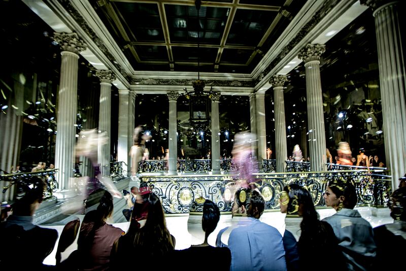 galleries/2013/10/03/best-of-backstage-at-paris-spring-summer-2014-photos/131002-paris-fashion2_fyr2x4