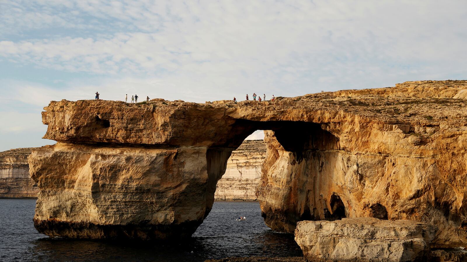 cheats/2017/03/08/malta-arch-collapses-into-sea/170308-azure-window-cheat_qidgzs