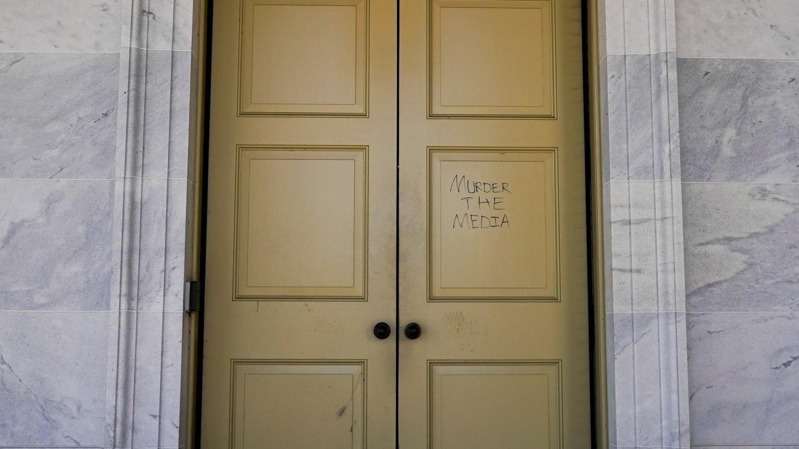 2021-01-07T000000Z_953644665_RC283L9EPN12_RTRMADP_3_USA-ELECTION_oepo3t