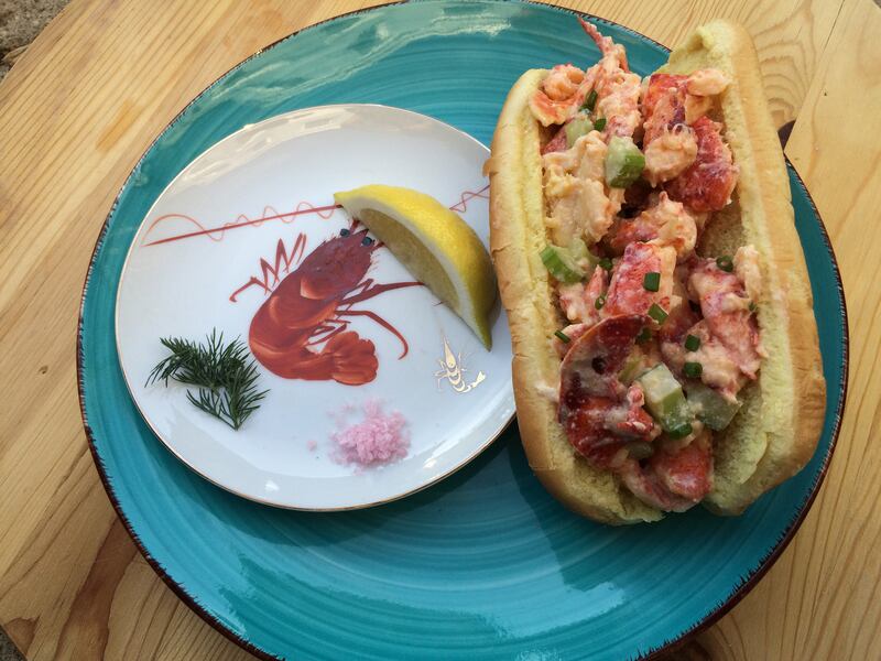 articles/2016/04/10/how-to-make-presidential-lobster-salad/160409-dobeneck-harrison-lobster-embed_klehtf
