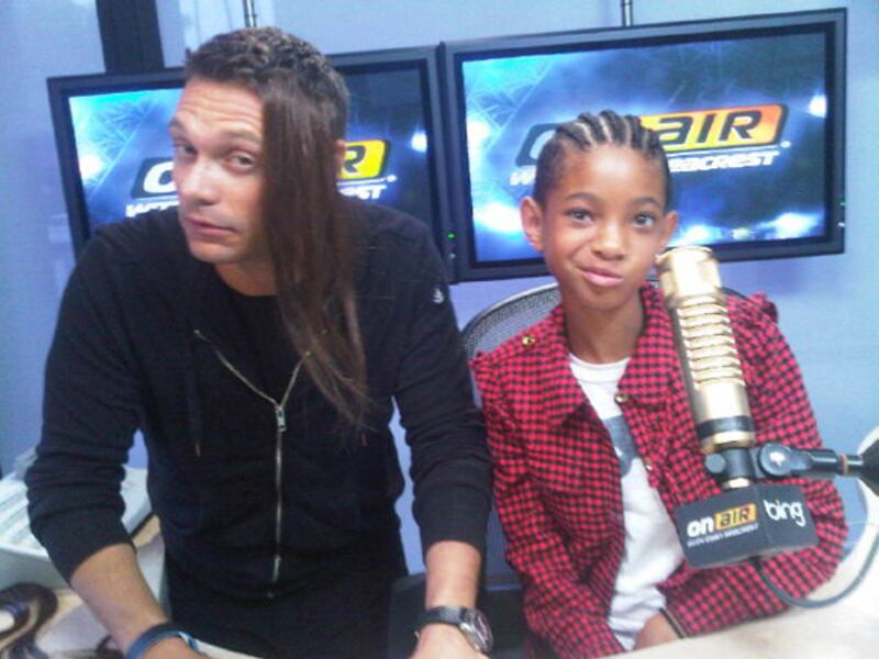 galleries/2010/09/10/best-celebrity-twit-pics/twitpi910---seacrest_lbwwyt