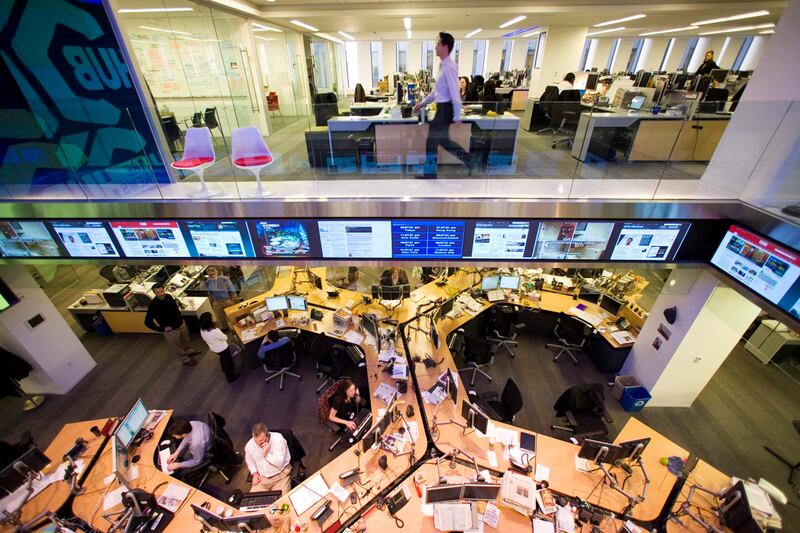 articles/2011/07/16/murdoch-scandal-s-hinton-twist-raises-new-fears-at-wall-street-journal/wsj-les-hinton-resigns-summers_lghrmc