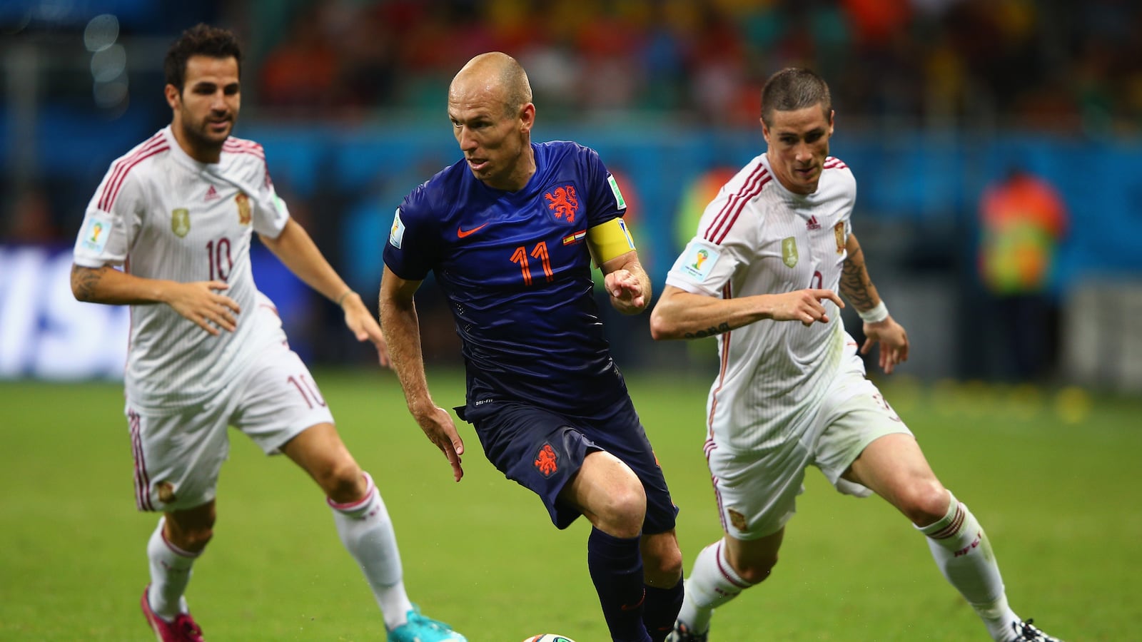 articles/2014/06/13/dutch-treat-the-netherlands-sinks-spain-in-world-cup-2014/140613-tunku-netherlands-wc-tease_mjfqjs