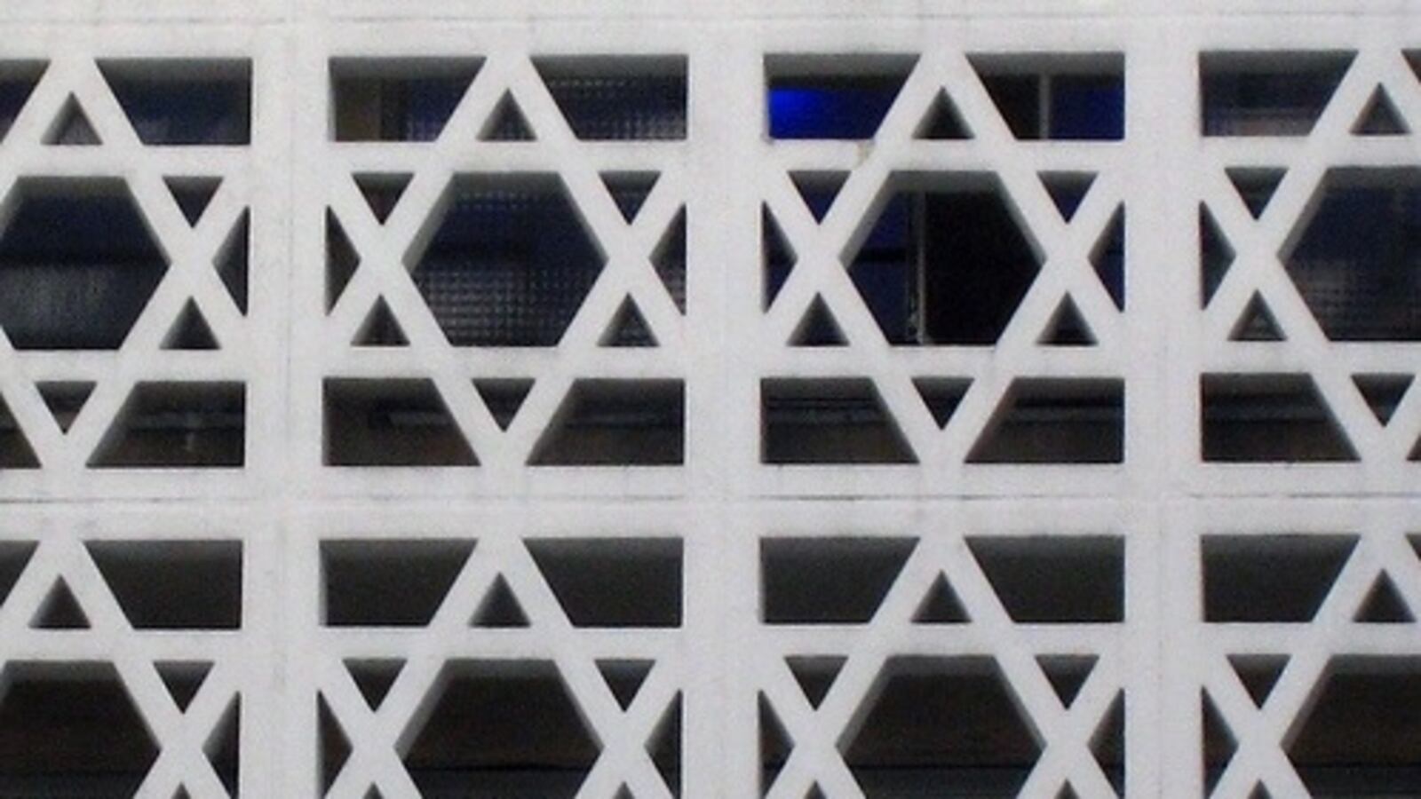 articles/2013/03/11/fear-of-bds-spreads-to-ansche-chesed/synagogue-star-of-david-openz_h5qzhg