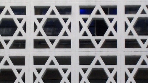 articles/2013/03/11/fear-of-bds-spreads-to-ansche-chesed/synagogue-star-of-david-openz_h5qzhg