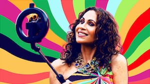 Minnie Driver in "Emily In Paris"