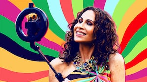 Minnie Driver in "Emily In Paris"