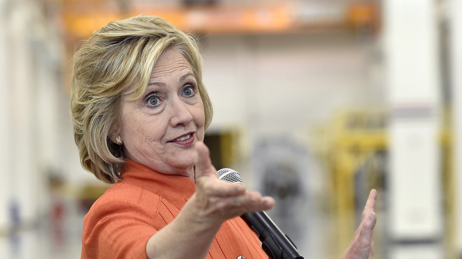 articles/2015/08/27/hillary-compares-republican-candidates-to-terrorist-groups/150827-nuzzi-clinton-terrorists-tease_fkcunk