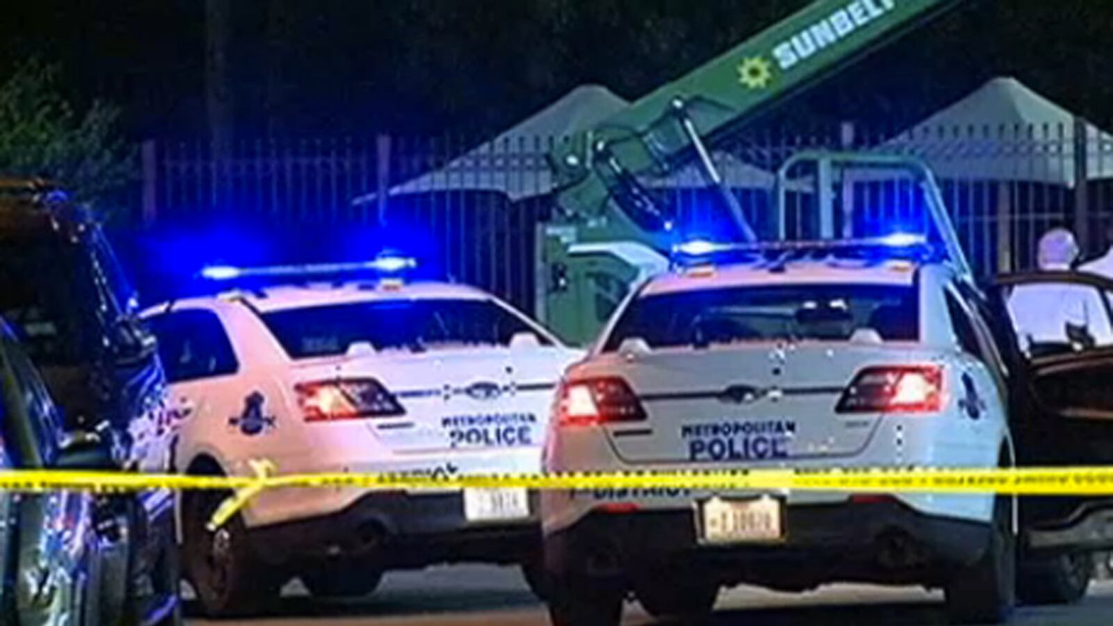 cheats/2016/07/12/5-arrested-after-shooting-at-police/160712-dc-police-shot-at_pmkahj