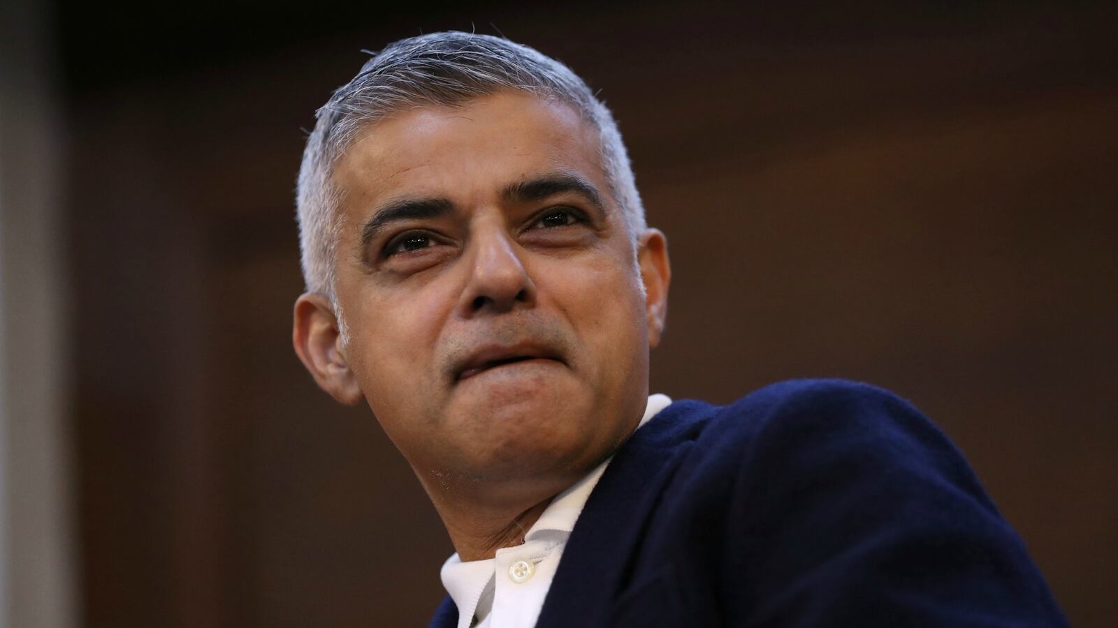 180113-trump-protesters-london-mayor-cheat_jq4ahf