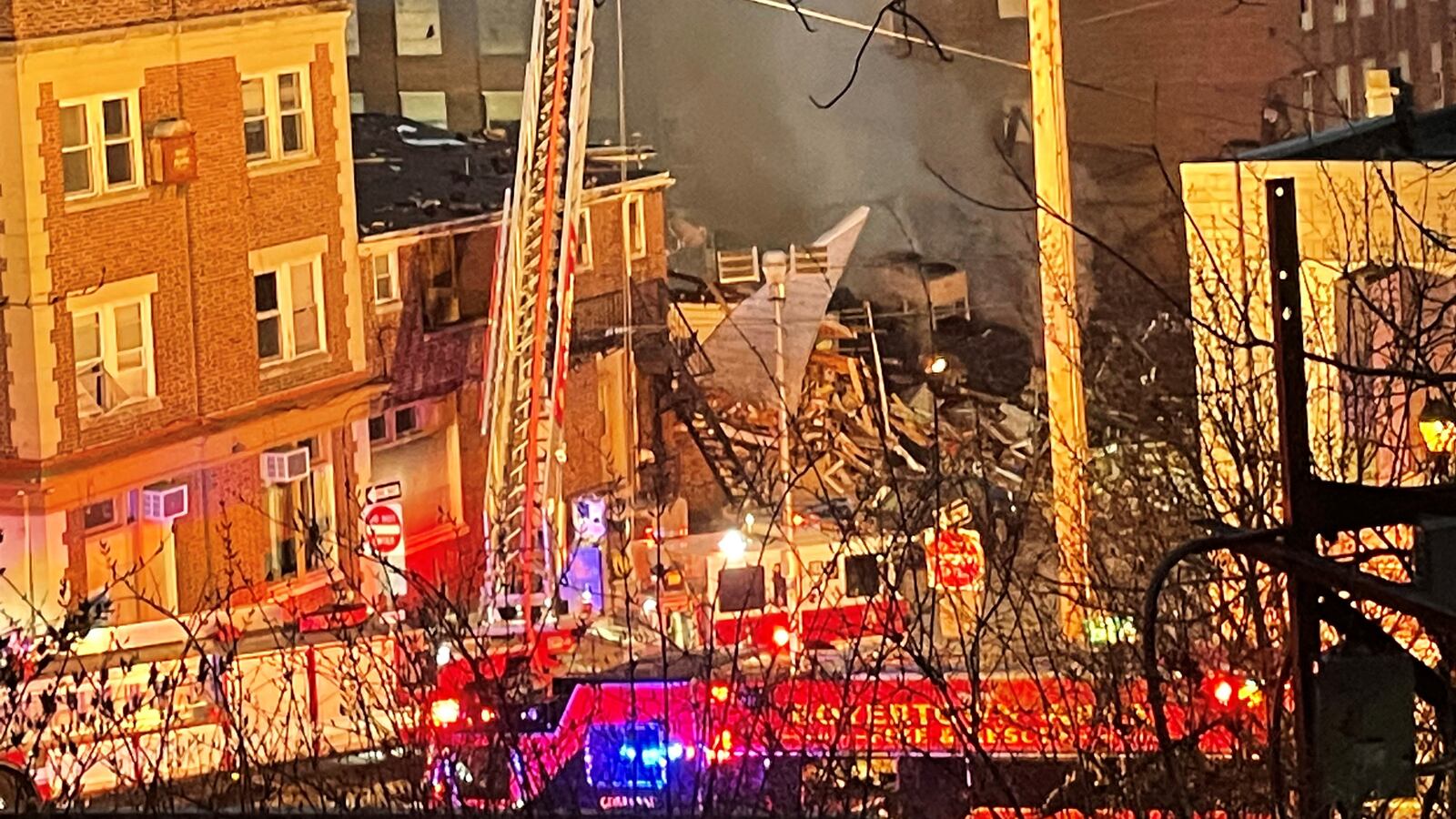 2023-03-25T021828Z_810478428_RC2Q00AU6XCQ_RTRMADP_3_USA-FIRE_cbjwsw