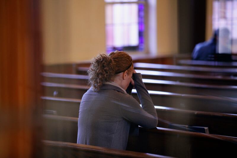 galleries/2012/12/15/newtown-ct-grieves-day-after-mass-shooting-photos/newtown-shooting-1_c2ff3f