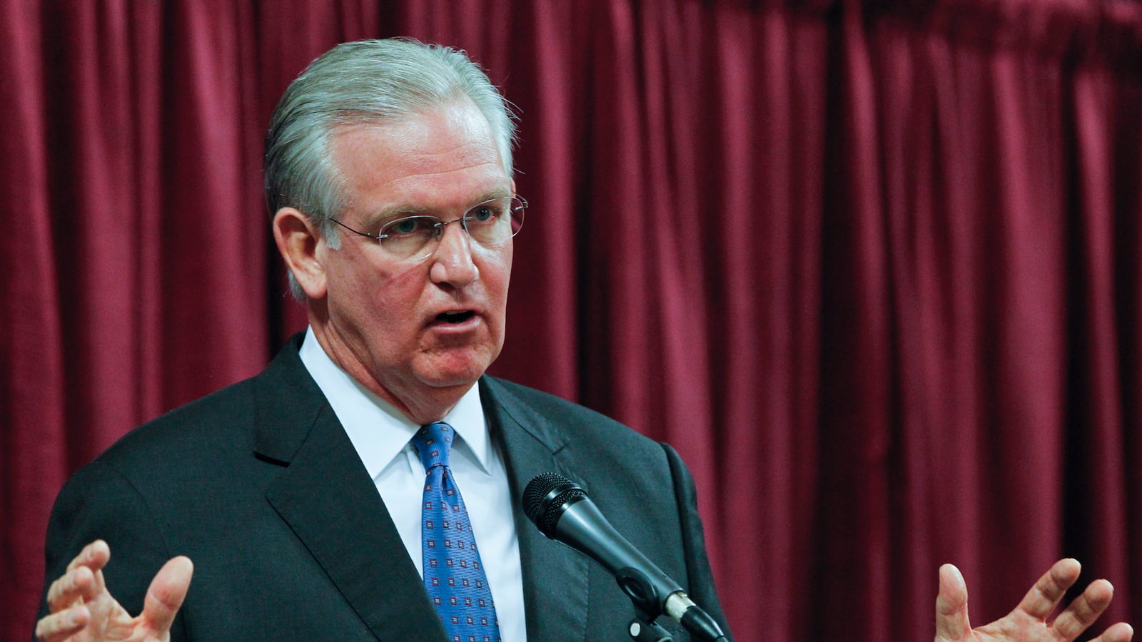 articles/2014/07/21/missouri-governor-jay-nixon-to-visit-iowa/140721-jay-nixon-jacobs-tease_sjjhhb