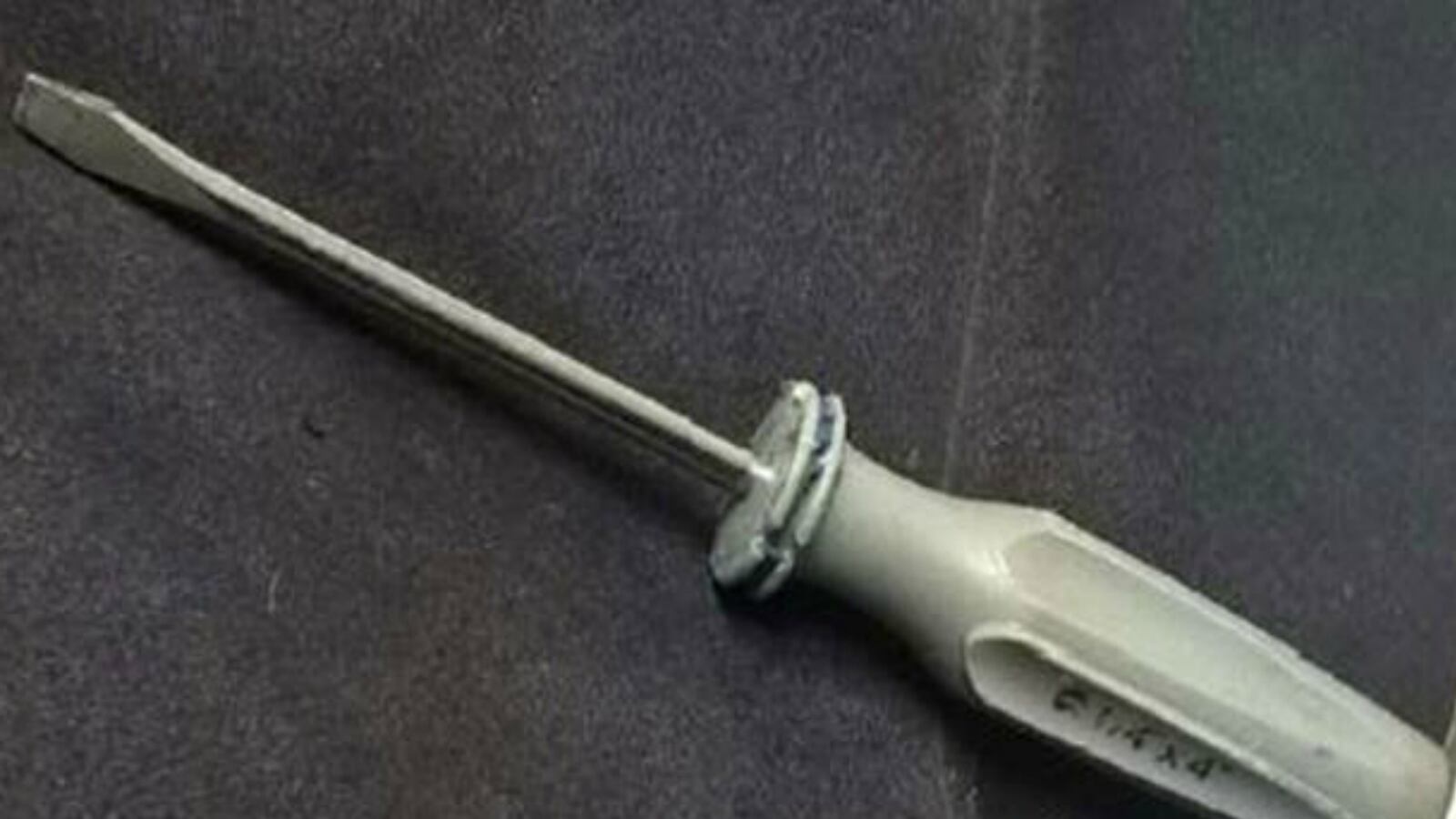 cheats/2017/01/14/police-fatally-shoot-man-wielding-screwdriver-in-nyc/170114-nypd-screwdriver-shooting-cheat_rlcnw9