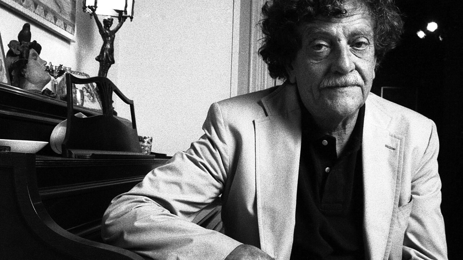 articles/2011/11/29/kurt-vonnegut-biography-reveals-an-unhappy-and-nasty-writer/and-so-it-goes-kurt-vonnegut-book-beast-tease_uqaqac