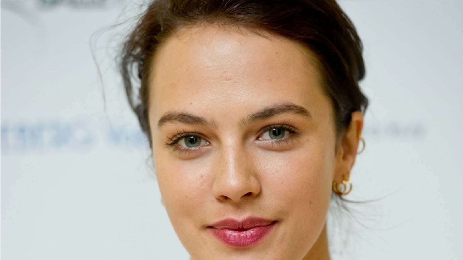 articles/2014/09/02/downton-star-jessica-brown-findlay-is-latest-sex-tape-hacking-victim/downton-breasts-cheat_xliob5