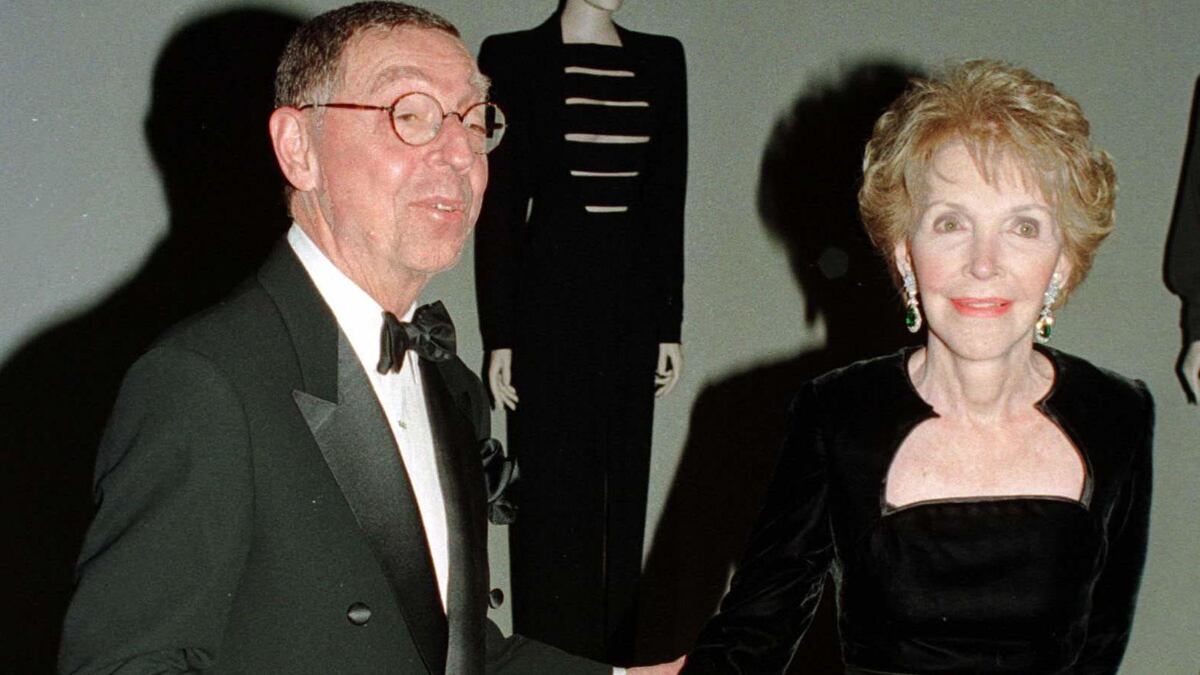 cheats/2016/10/31/james-galanos-elite-fashion-designer-dies-at-92/161031-galanos-designer-cheat_l25x2w