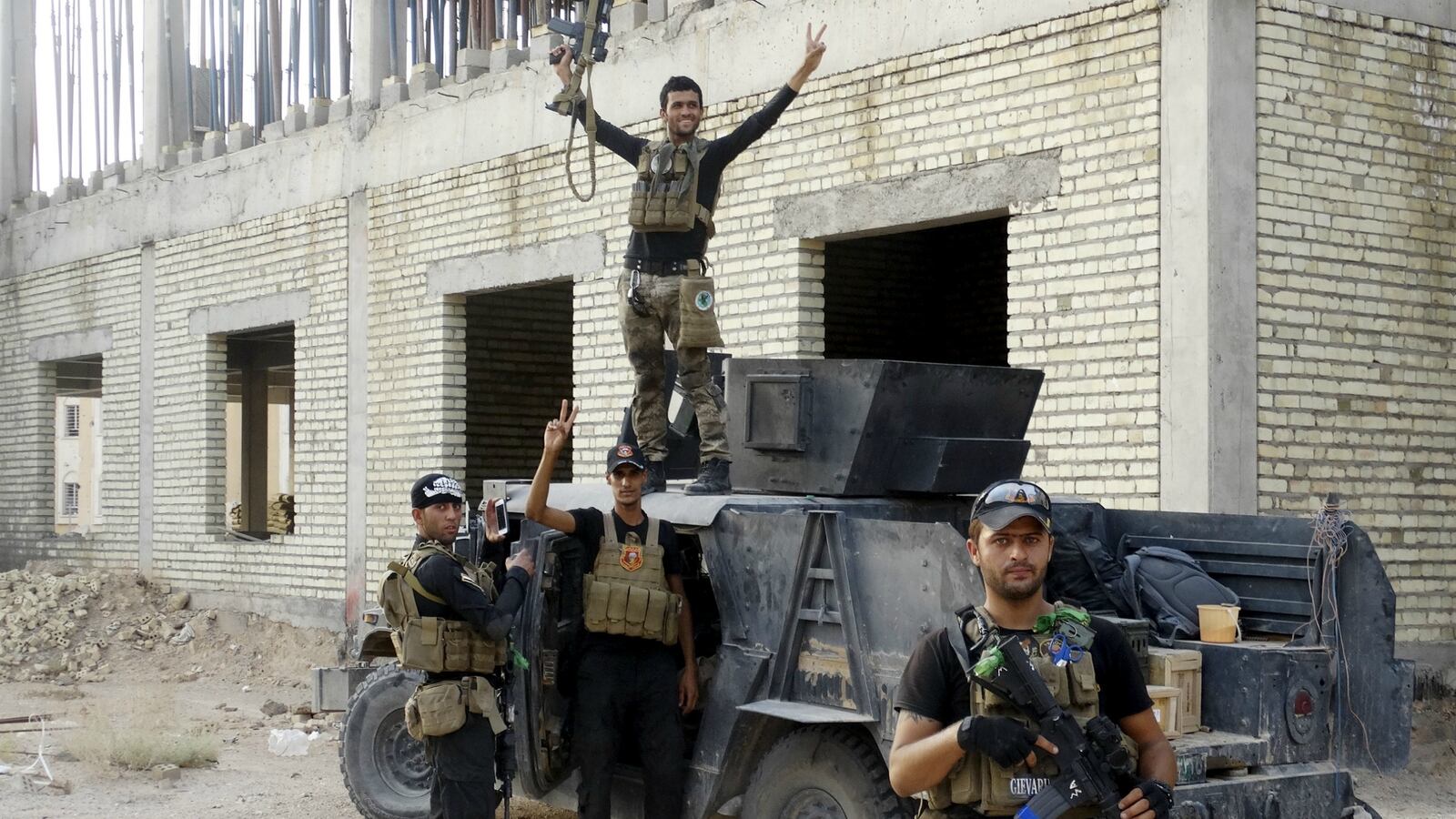 cheats/2015/12/27/iraqi-troops-surround-isis-in-ramadi/151227-ramadi-cheat_gscjso