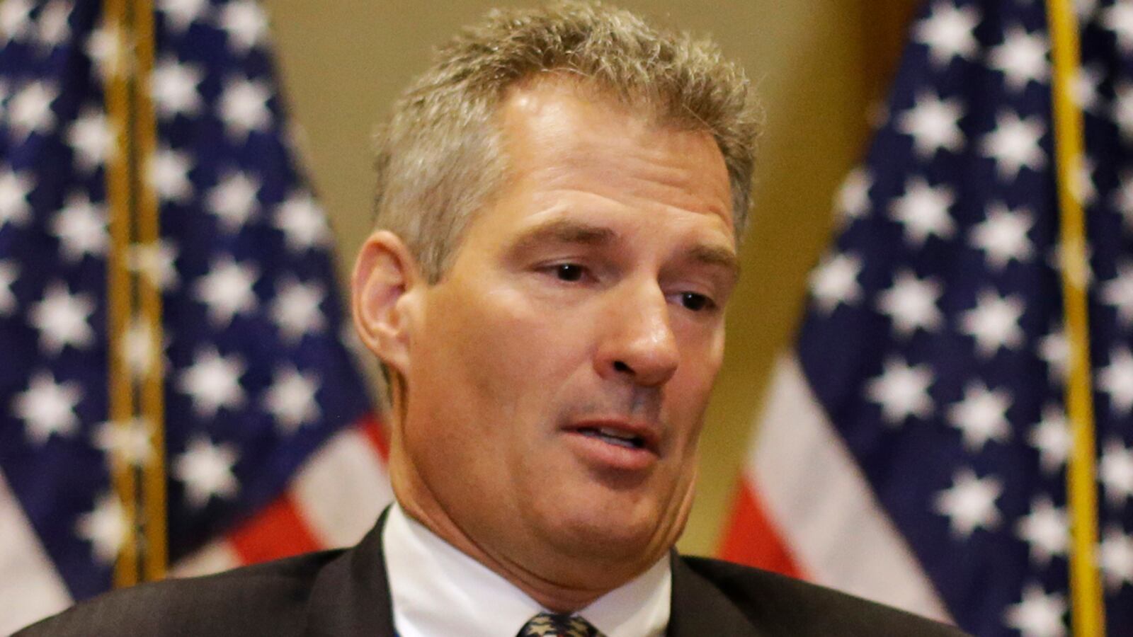 cheats/2012/09/25/brown-staffers-caught-in-racist-chant/scott-brown-staffer-rally-video-cheat_knjo9t