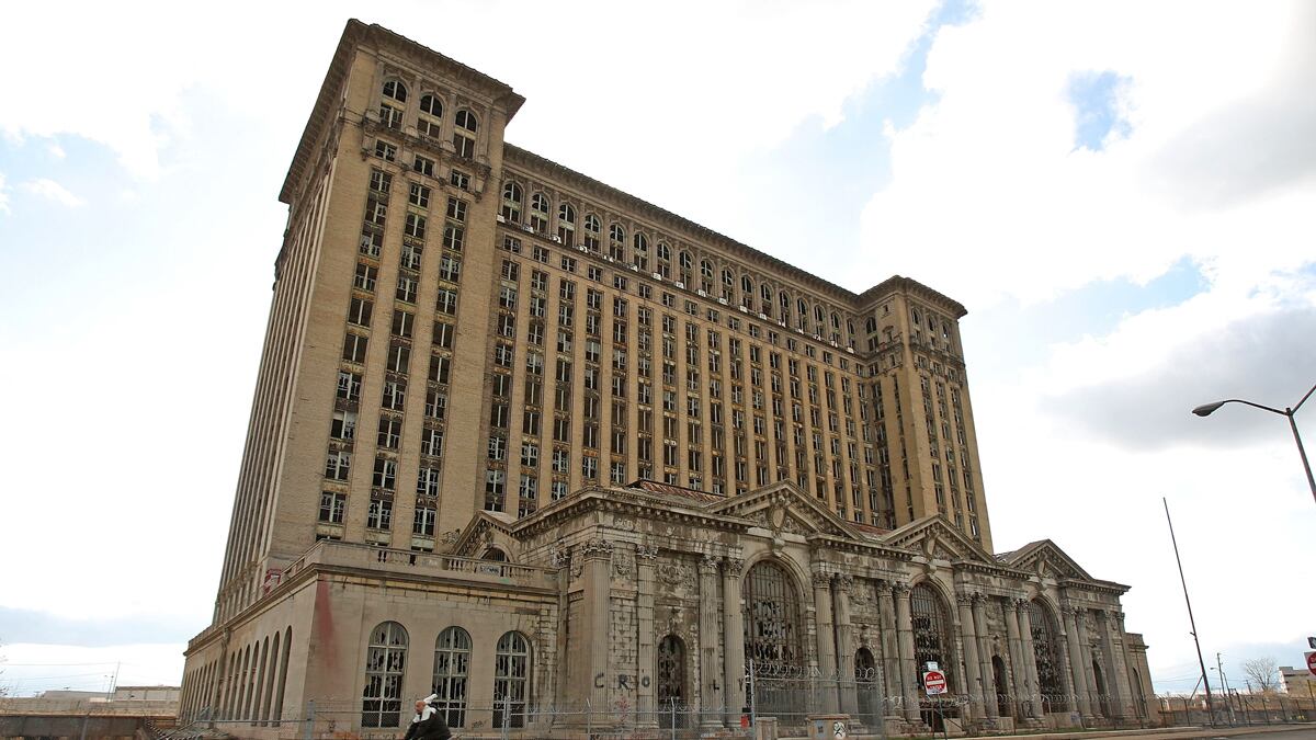 cheats/2013/03/01/michigan-taking-control-of-detroit/detroit-decline-train-station-frum_vn7kp4