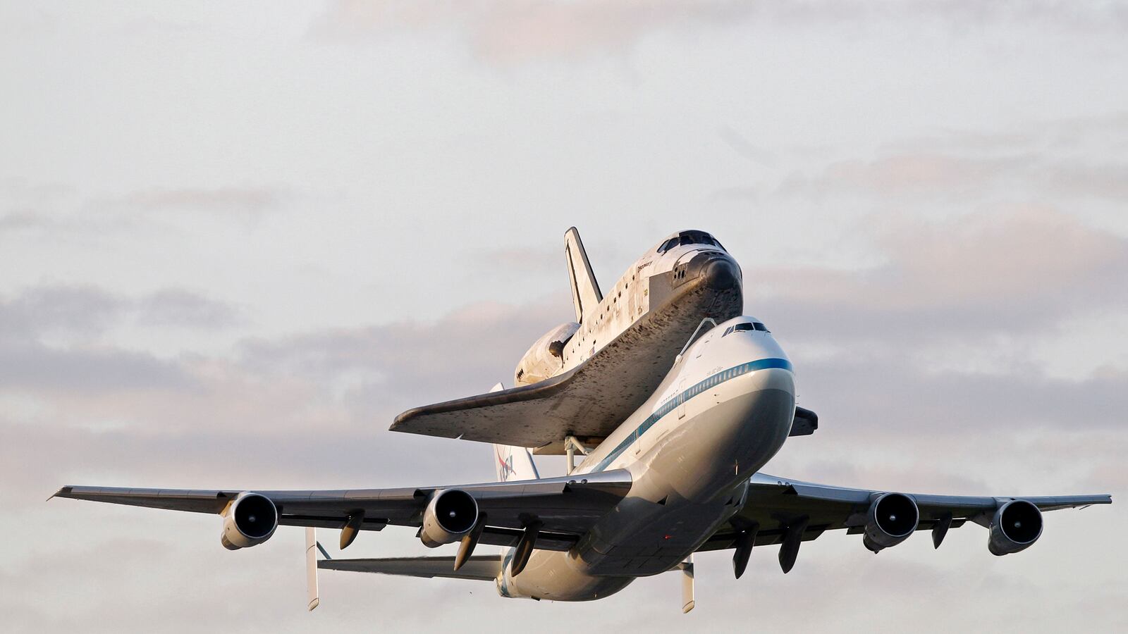 cheats/2012/04/17/shuttle-discovery-makes-last-flight/shuttle-discovery-cheat_fuauof