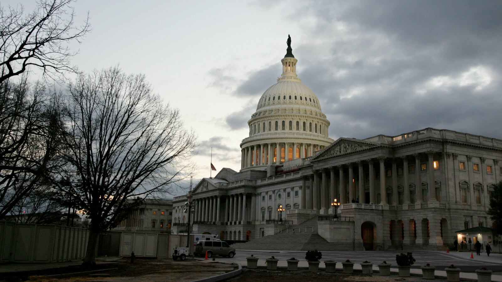 2006-01-31T120000Z_2141370215_PBEAHUNSRCE_RTRMADP_3_CAPITOL_ki337a