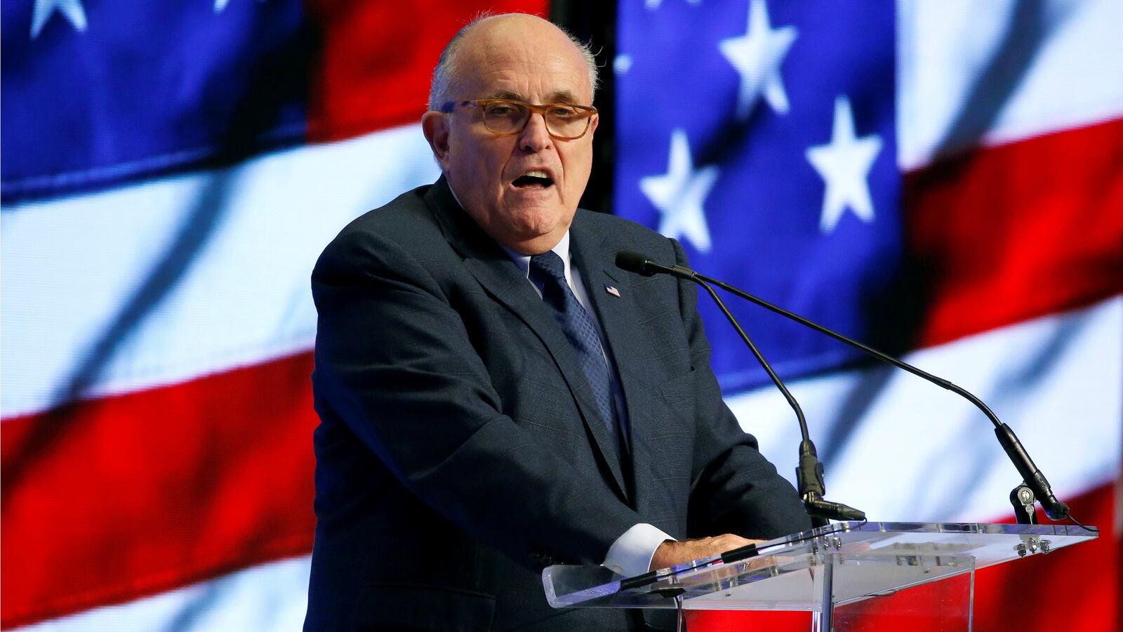 180506-giuliani-trump-mueller-subpoena-cheat_zvihx8