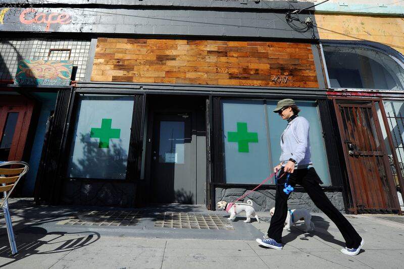 articles/2012/07/26/what-will-los-angeles-ban-on-medical-marijuana-dispensaries-mean/la-pot-dipensary-closes_r3llrf